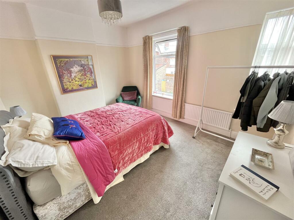 Bedroom 1 Aspect 2.jpg