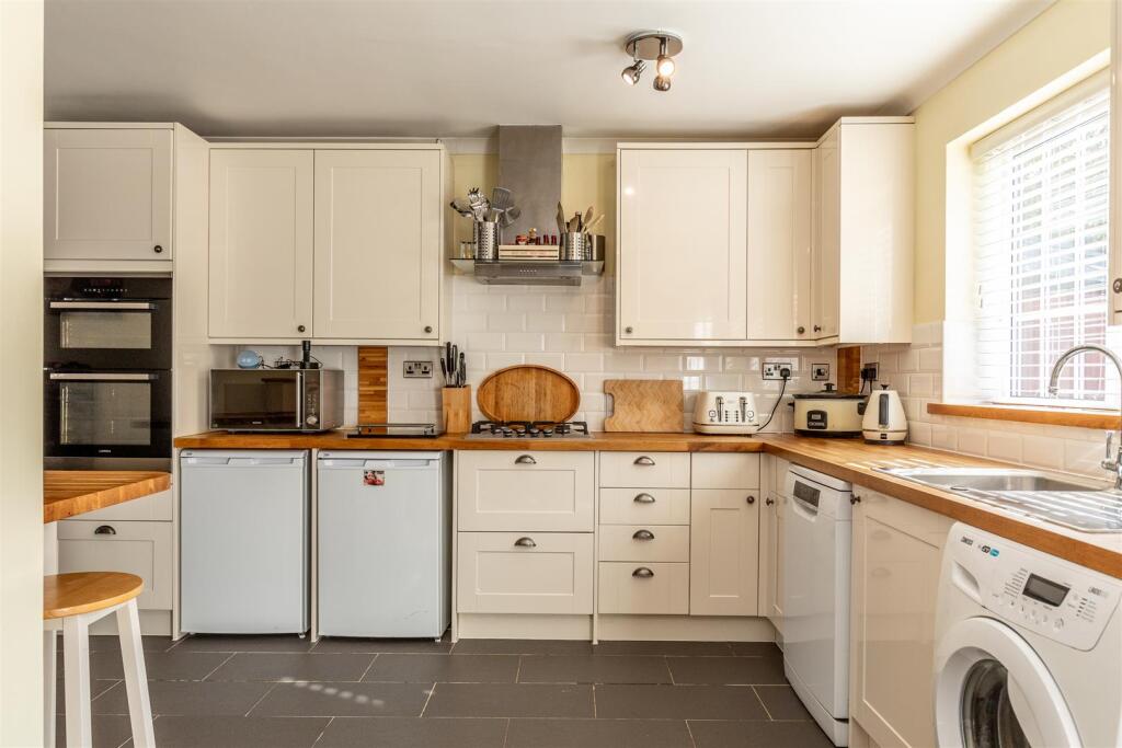 Hill End Drive, Henbury Kitchen 2.jpg