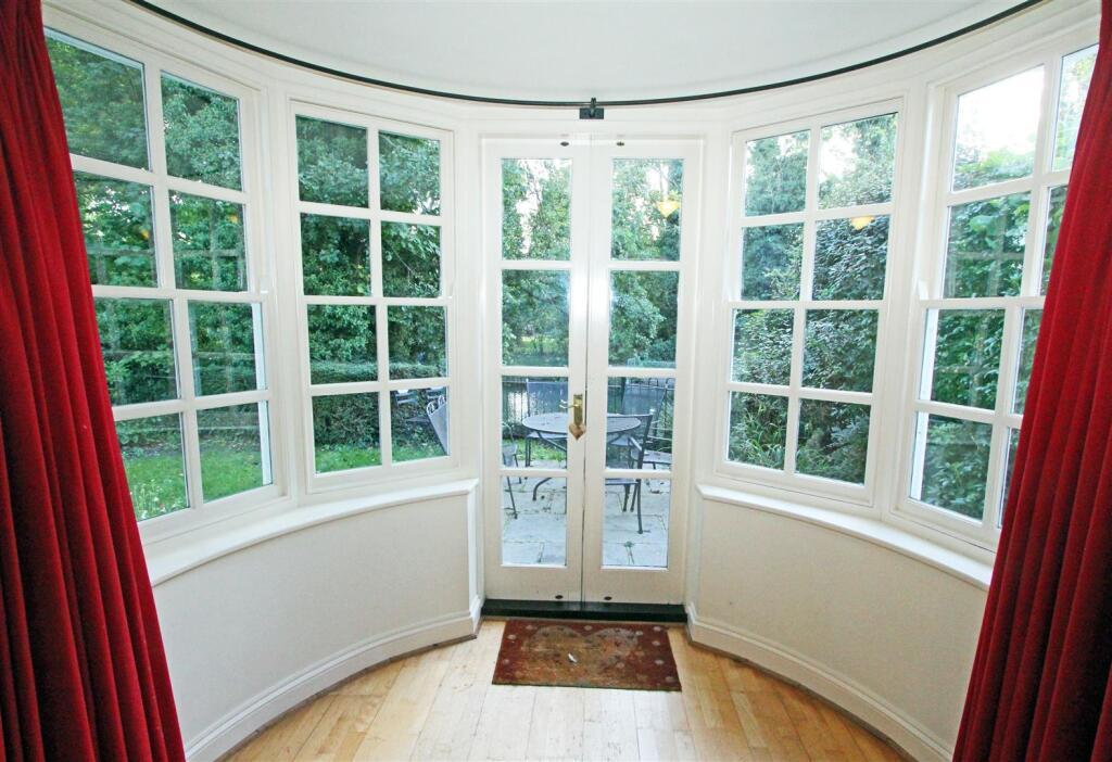 IMG_6396 bay window.jpg
