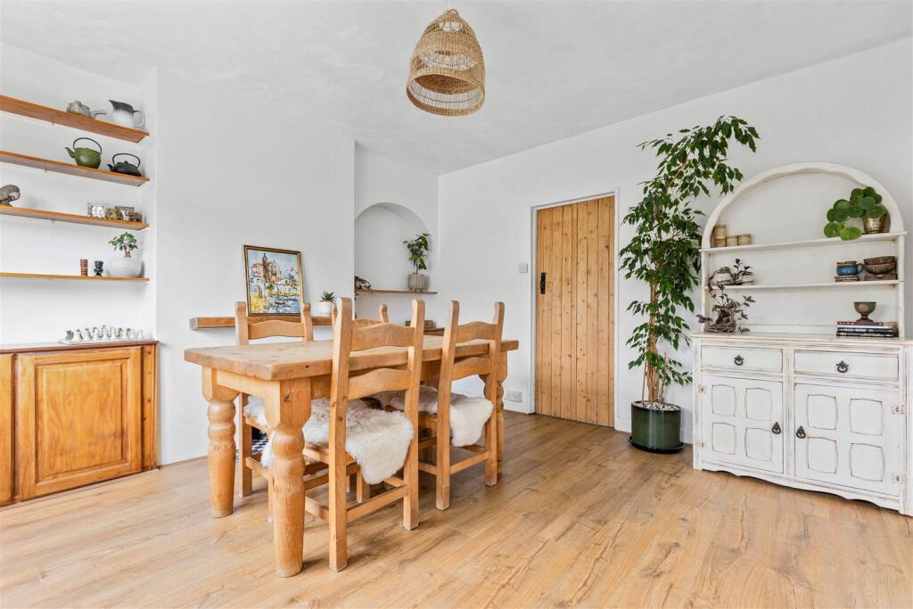 52 Shott Lane-14.jpg