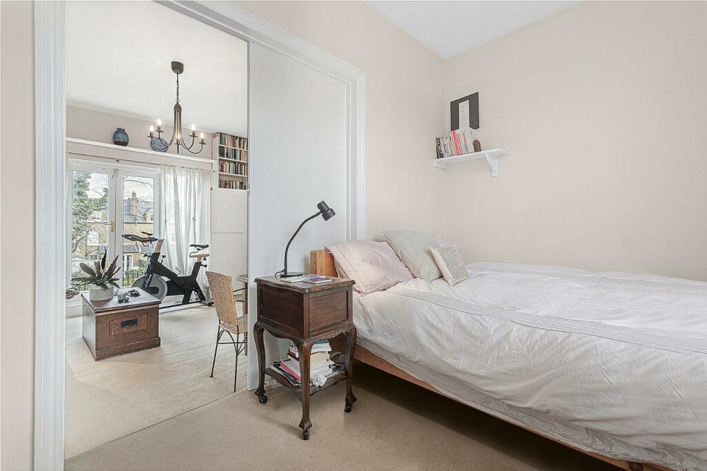Bedroom (3).jpg