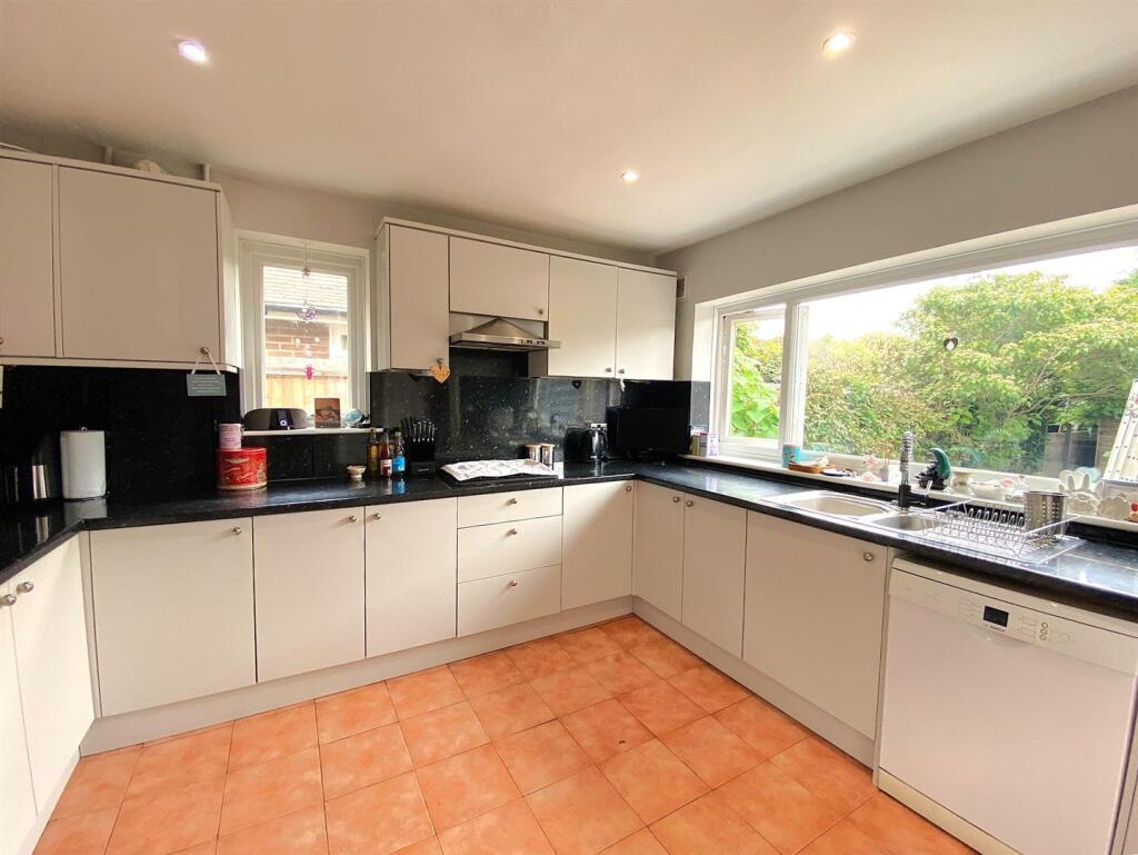 2 Ward Way - Kitchen1.jpg