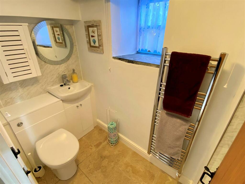 Sparrow Cottage Shower Room