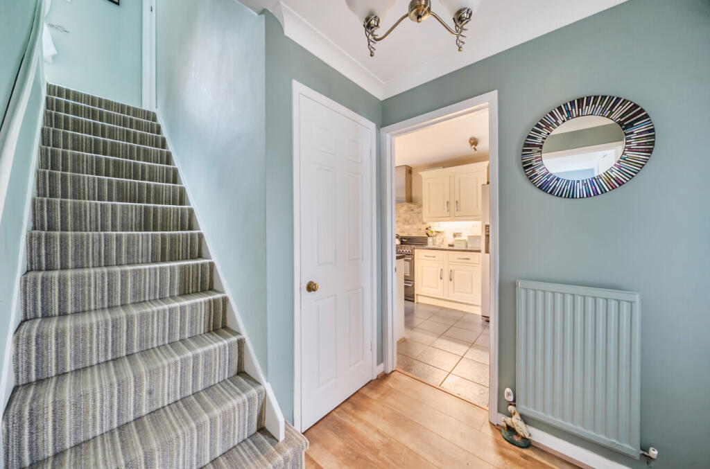 1371505-9-6904dae...