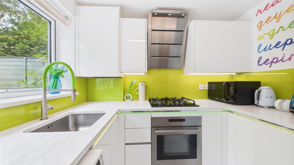ewemove-ennelclose-kitchen2
