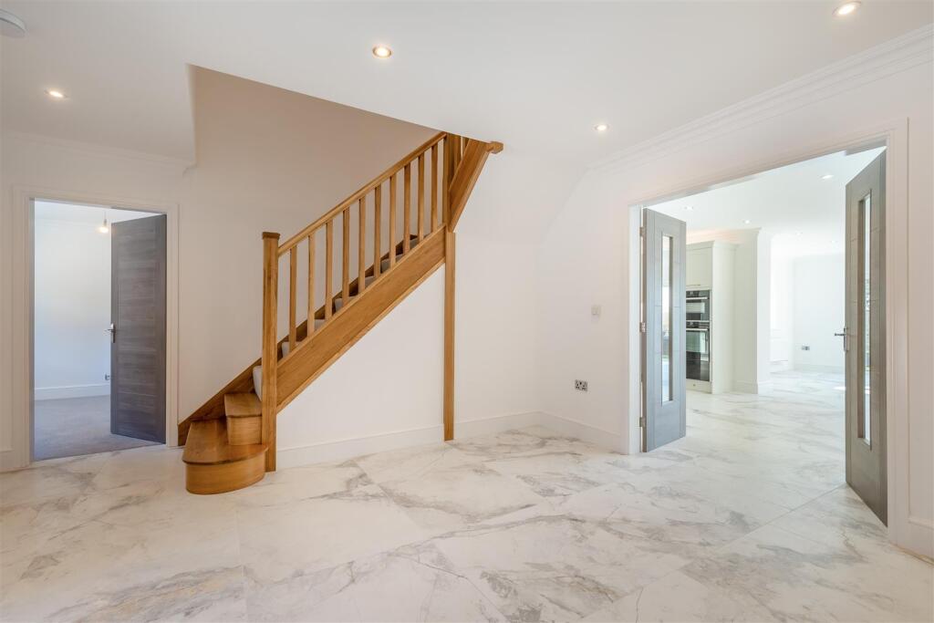 8590623-interior23.jpg