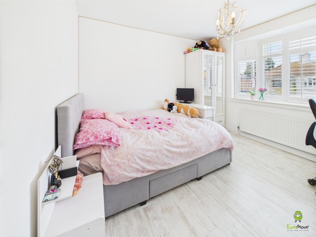 CAM03779G0-PR0229-STILL024