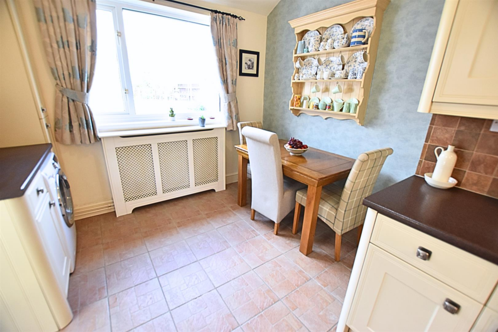 KITCHEN BREAKFAST ROOM