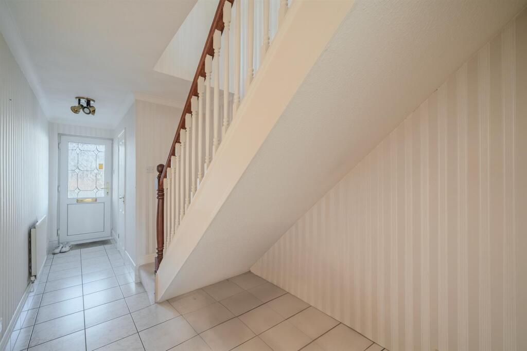 64 Cambria Close-17.jpg