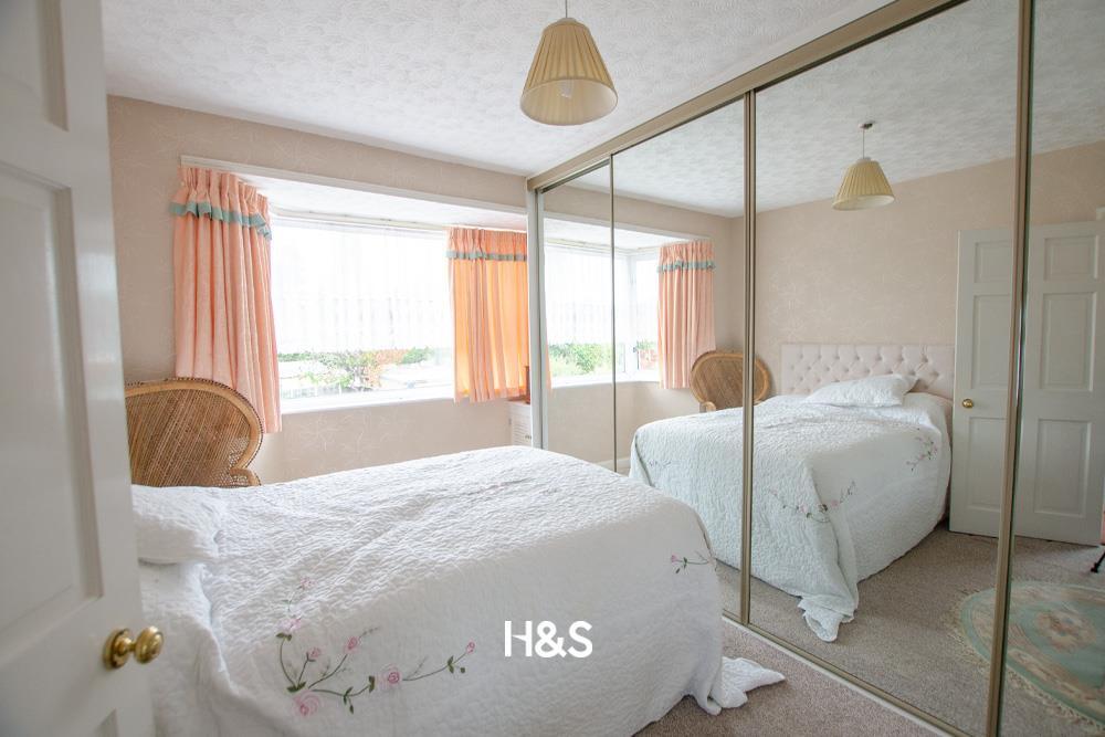 39 Rocky Lane - Bed2.jpg