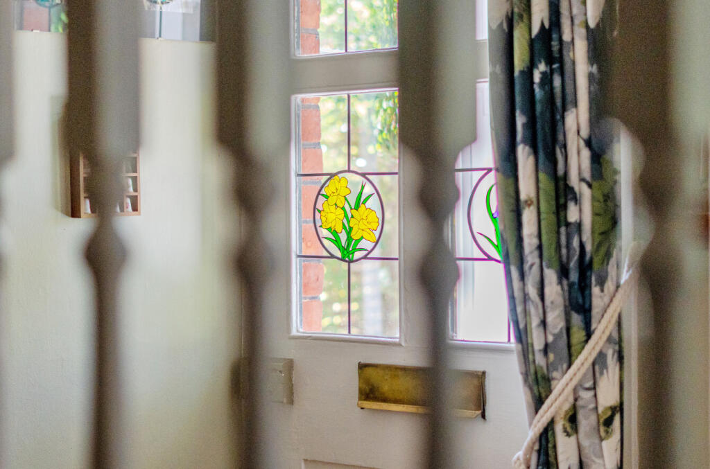 1318999-1-686e393...