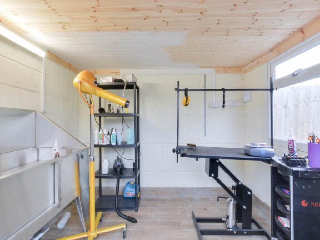 HOME OFFICE/OUT BUIL