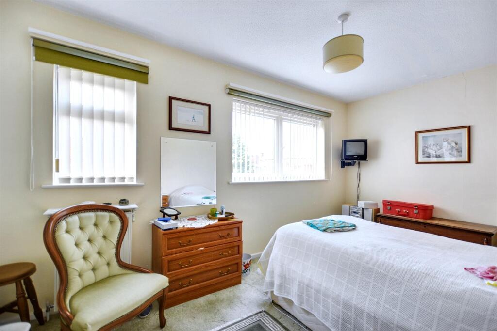 Bedroom 1_1.jpeg