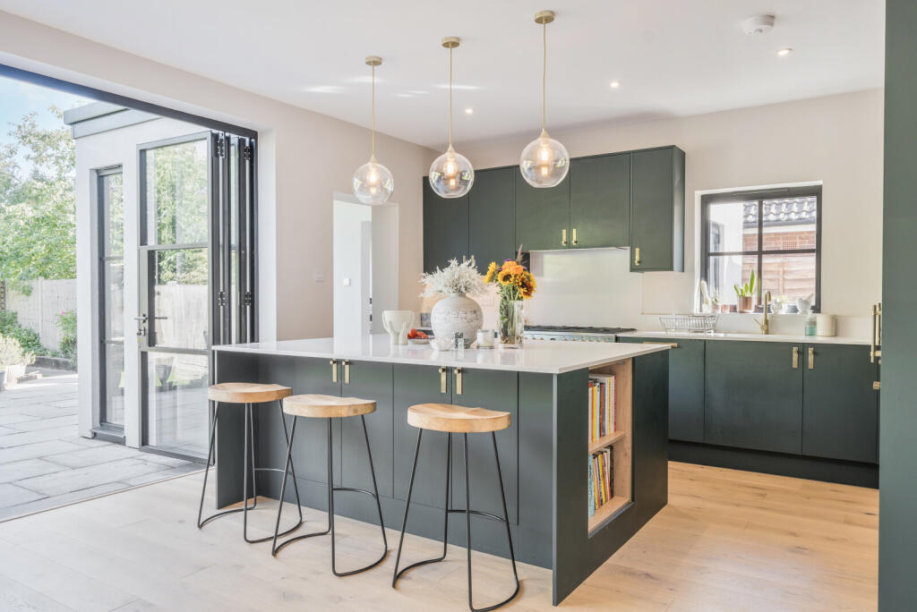 1350083-15-68c00b...