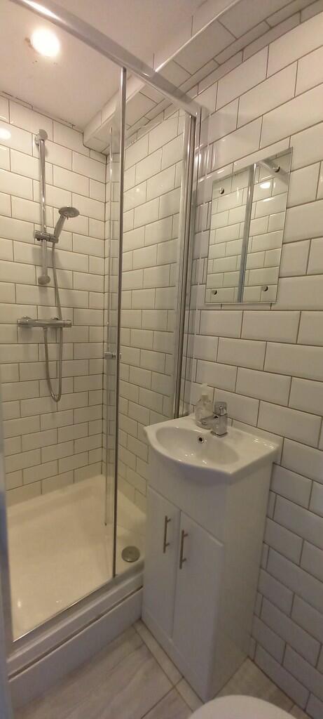 room 2 en-suite 