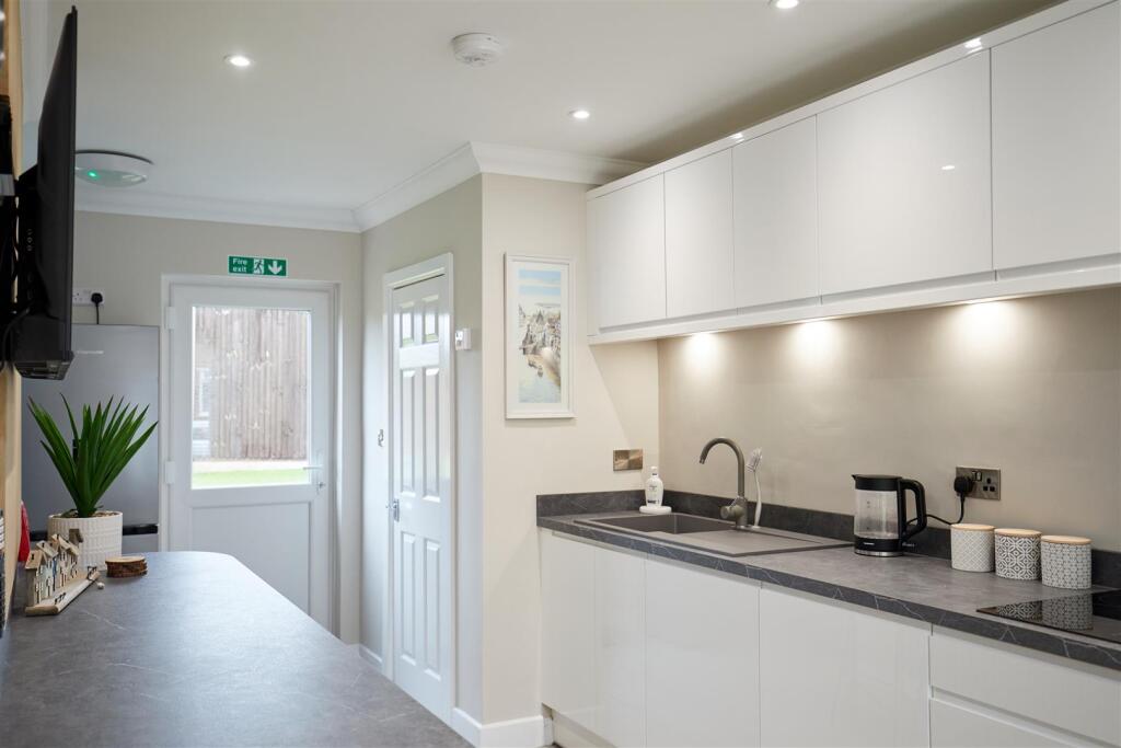 2 Barnesdale Road 8.jpg