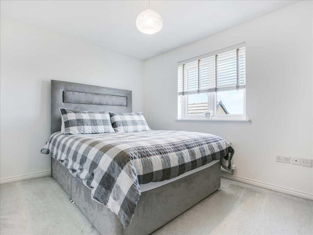 Master Bedroom (1)