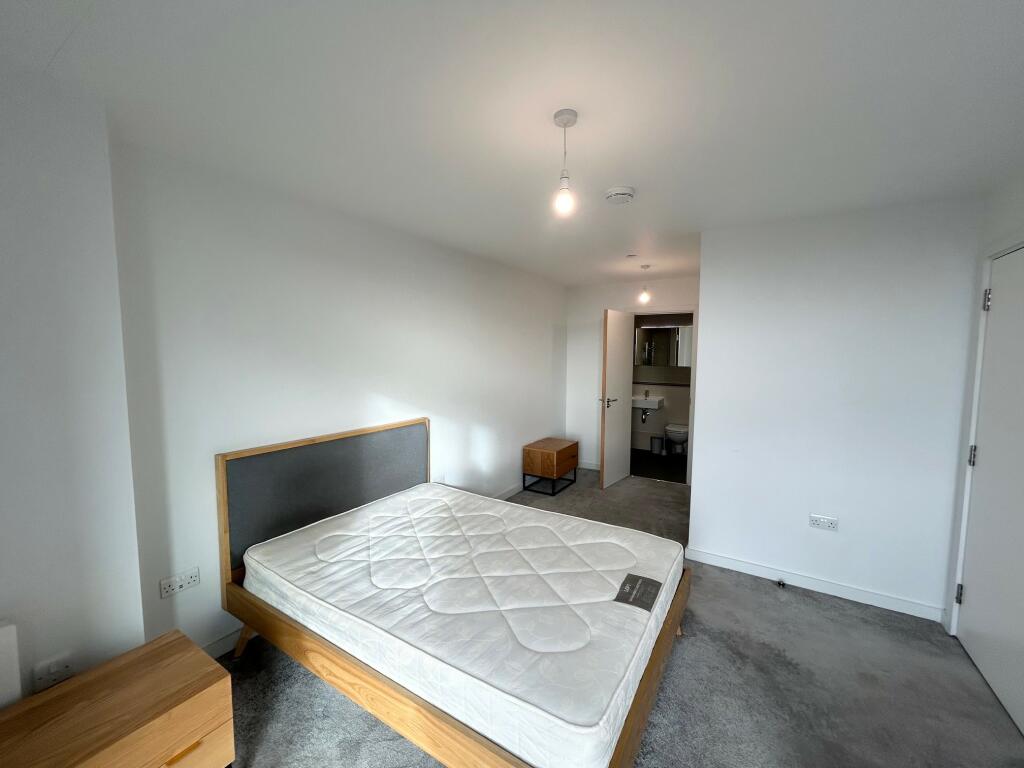 MASTER BEDOOM