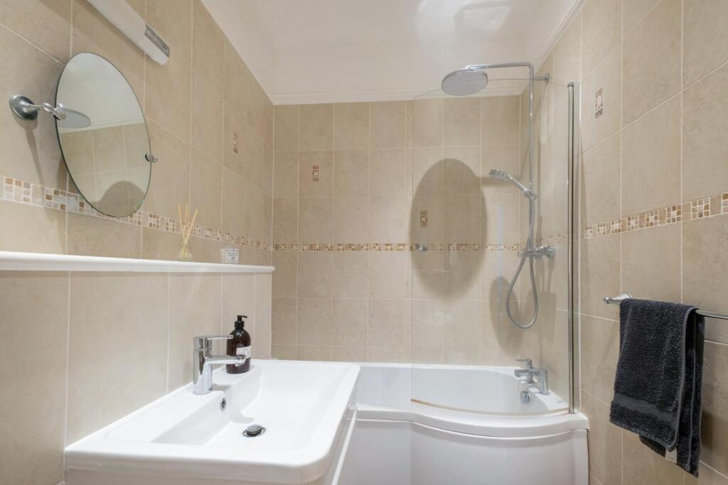 53 Cobb Close-20.JPG