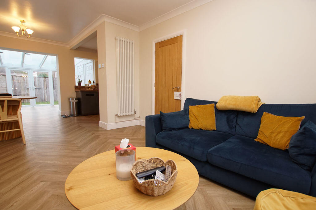 Lounge/Dining Room