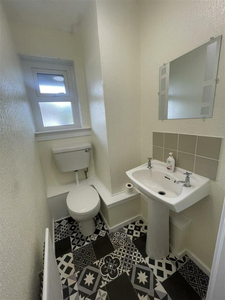 9 Powgree Crescent Cloakroom.jpeg