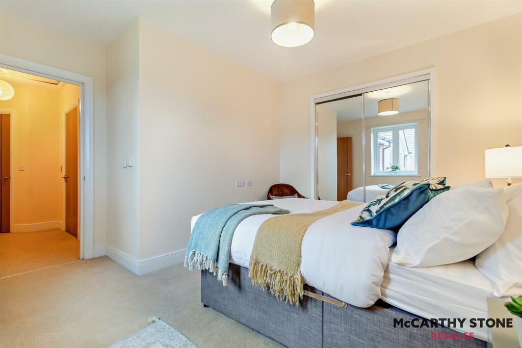 8604915-interior03-800.JPG