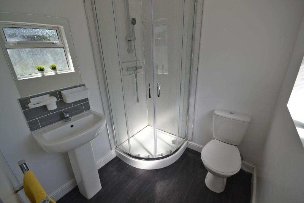 Bedroom 3 ensuite