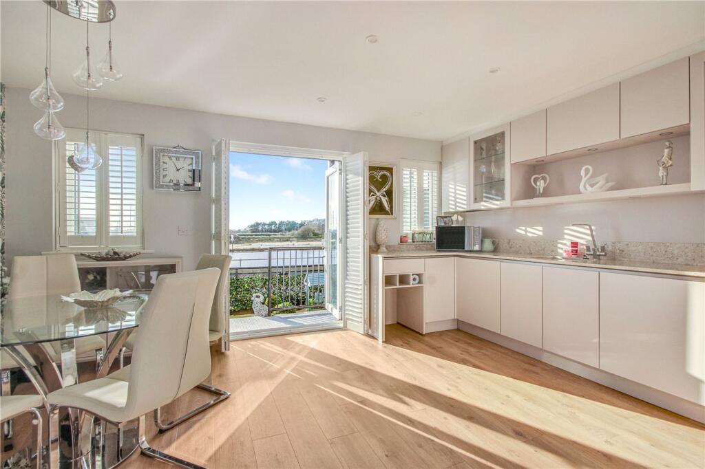 Kitchen/Dining Area