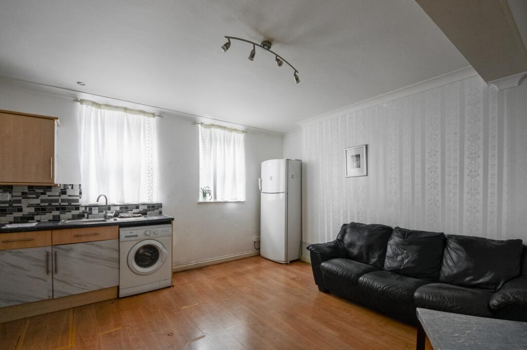 Flat 2 Cardigan Place, 20-22 Cardigan Street, Luton LU1 1RR