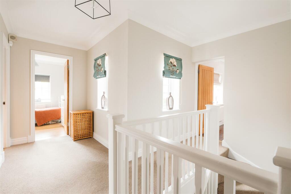 1 Woodside Gardens, Hitchin-20.jpg