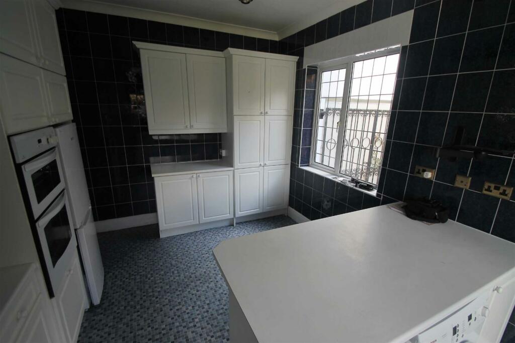 KITCHEN/BREAKFAST ROOM
