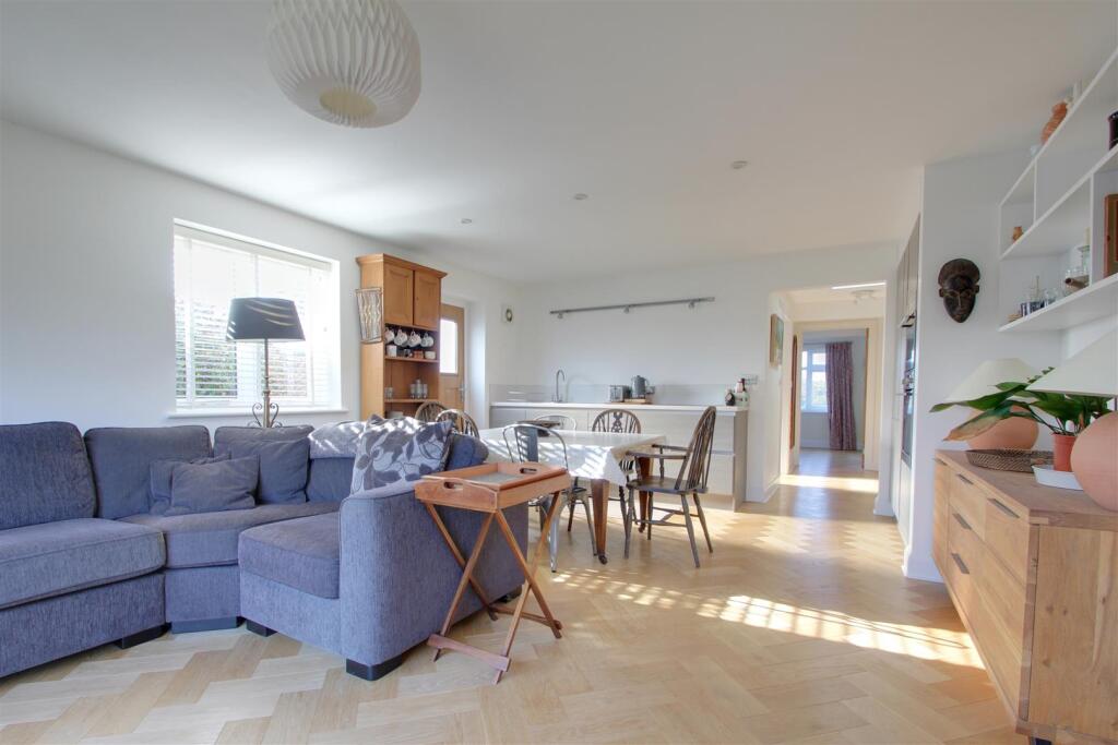 Open Plan Lounge Kitchen