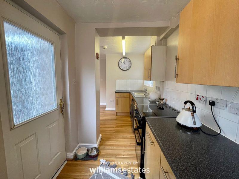 Kitchen 01