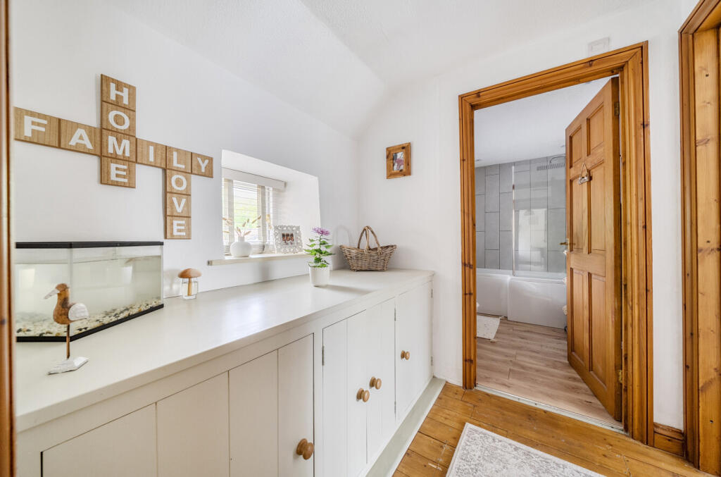 1344818-9-68adbb7...