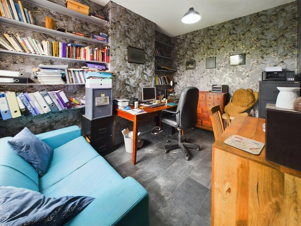 CAM02854G0-PR0180...