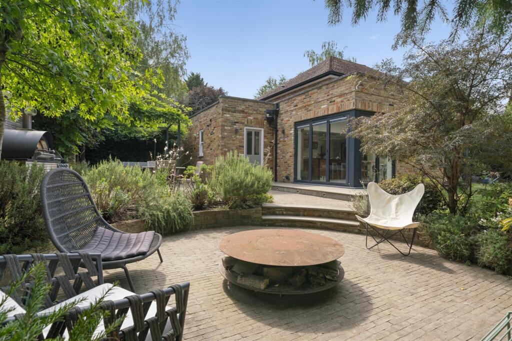 Brackley KT10-014.jpg