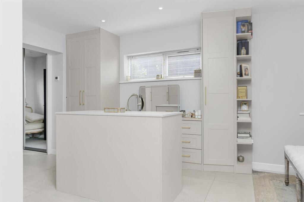 Mayfields, 1 Manor Close