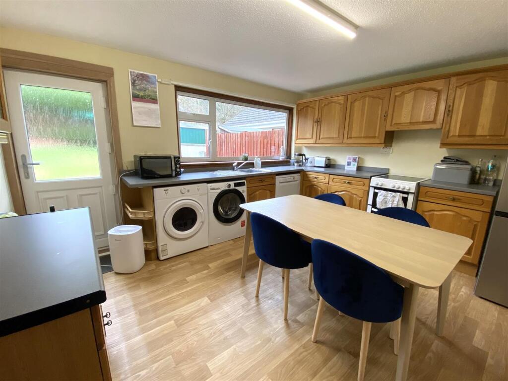 KITCHEN 1.JPG
