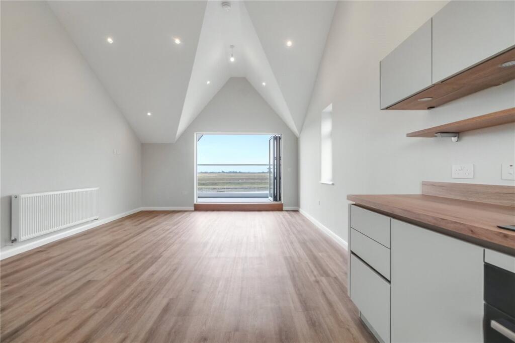 Kitchen &amp; Living