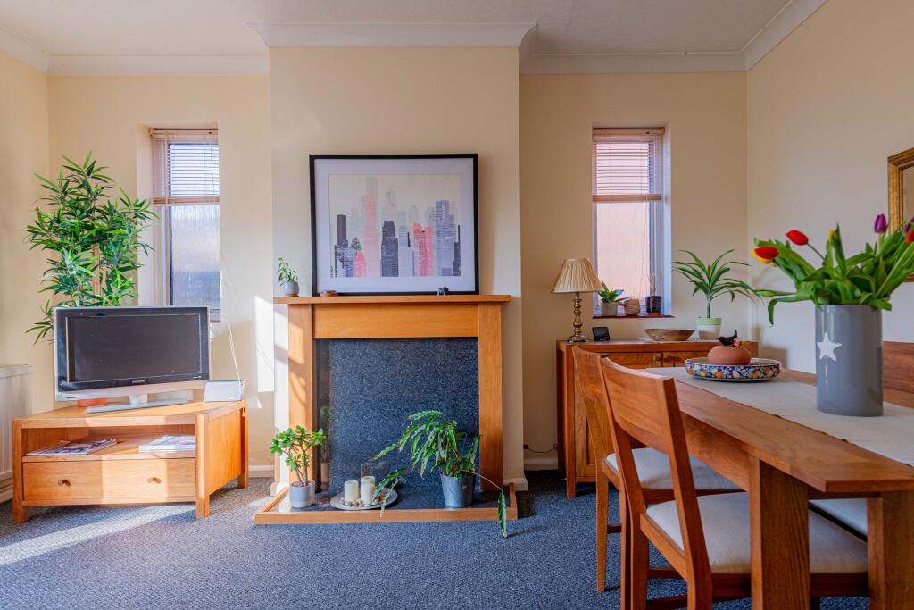 Living/Dining Room (1)