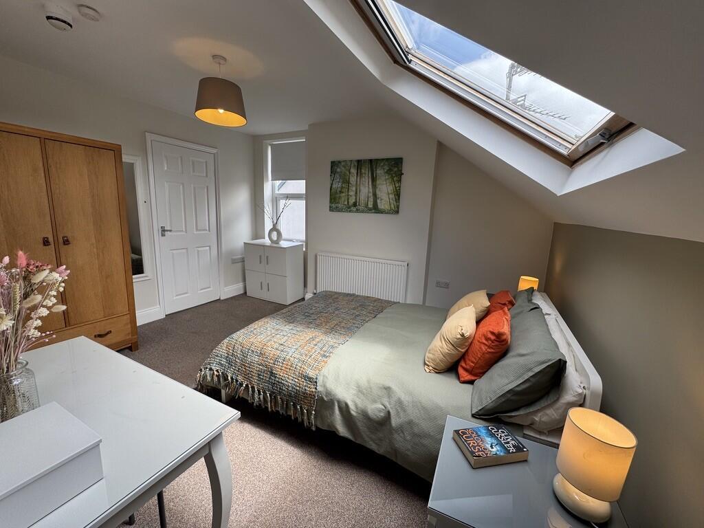 Bedroom-7785C22E-...
