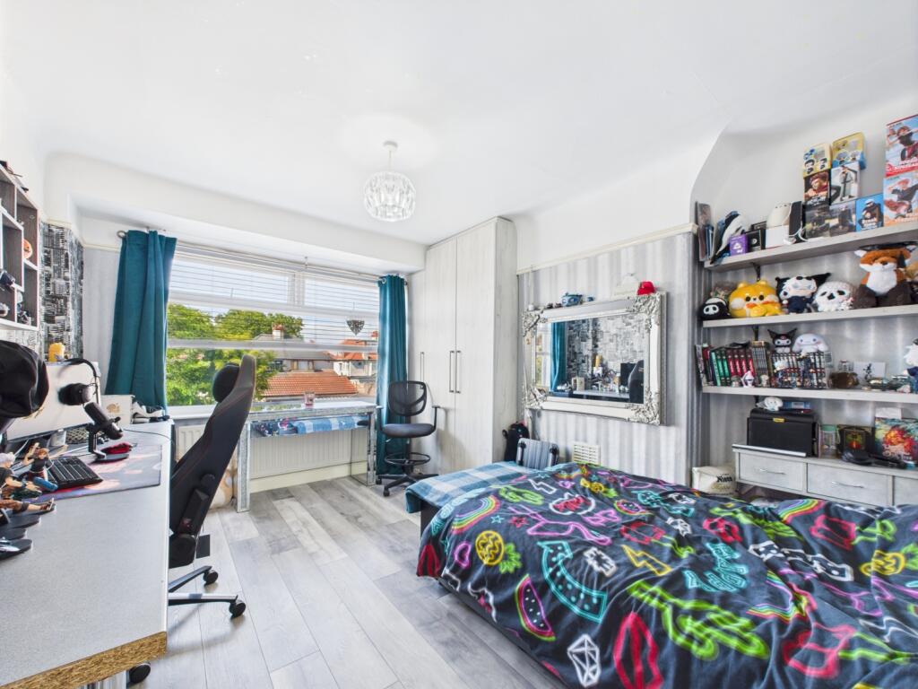 CAM02386G0-PR0139-STILL037 - Copy