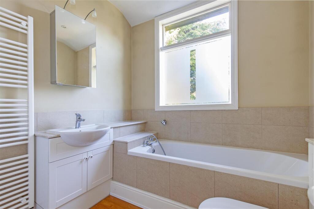 JACK AND JILL ENSUITE BATHROOM