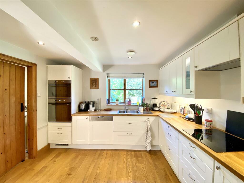 OPEN PLAN KITCHEN/DINING ROOM