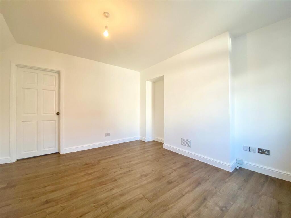 lounge 2.jpg