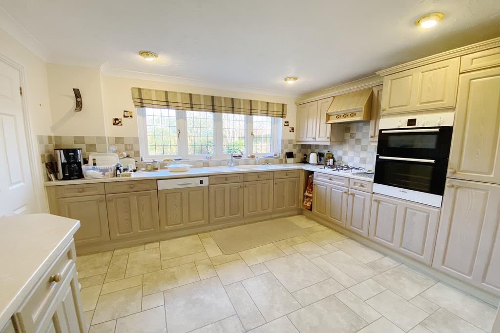 Kitchen/Breakfast Rm