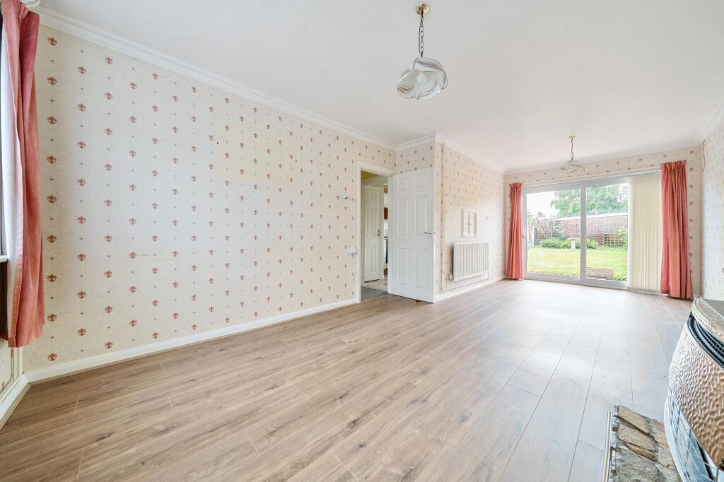 Living Room/Dining Room (3)