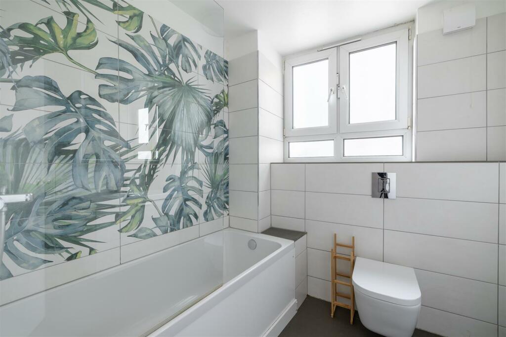 Brading Crescent E11