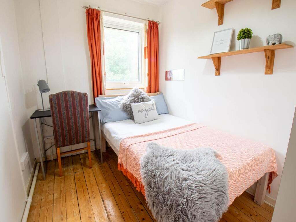 1UP - Bedroom 4
