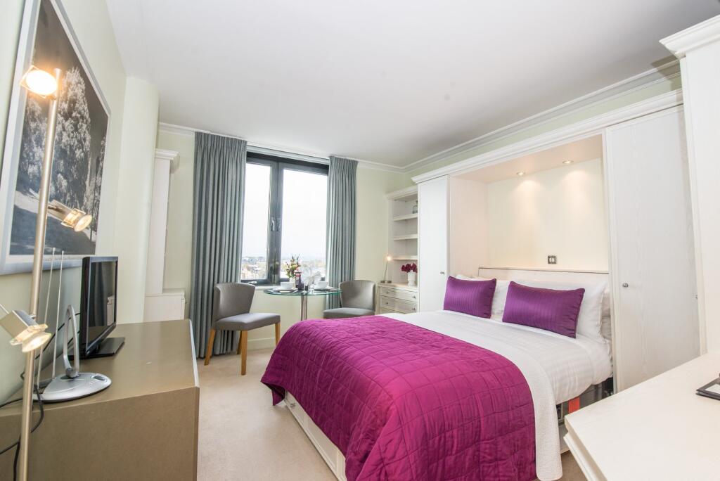Living area/bedroom